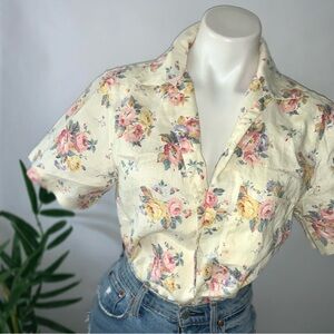 v i n t a g e :: Beautiful Floral Linen Cottagecore Blouse